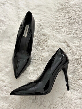 Steve Madden Vala Pointed Toe Pump Heels in Black